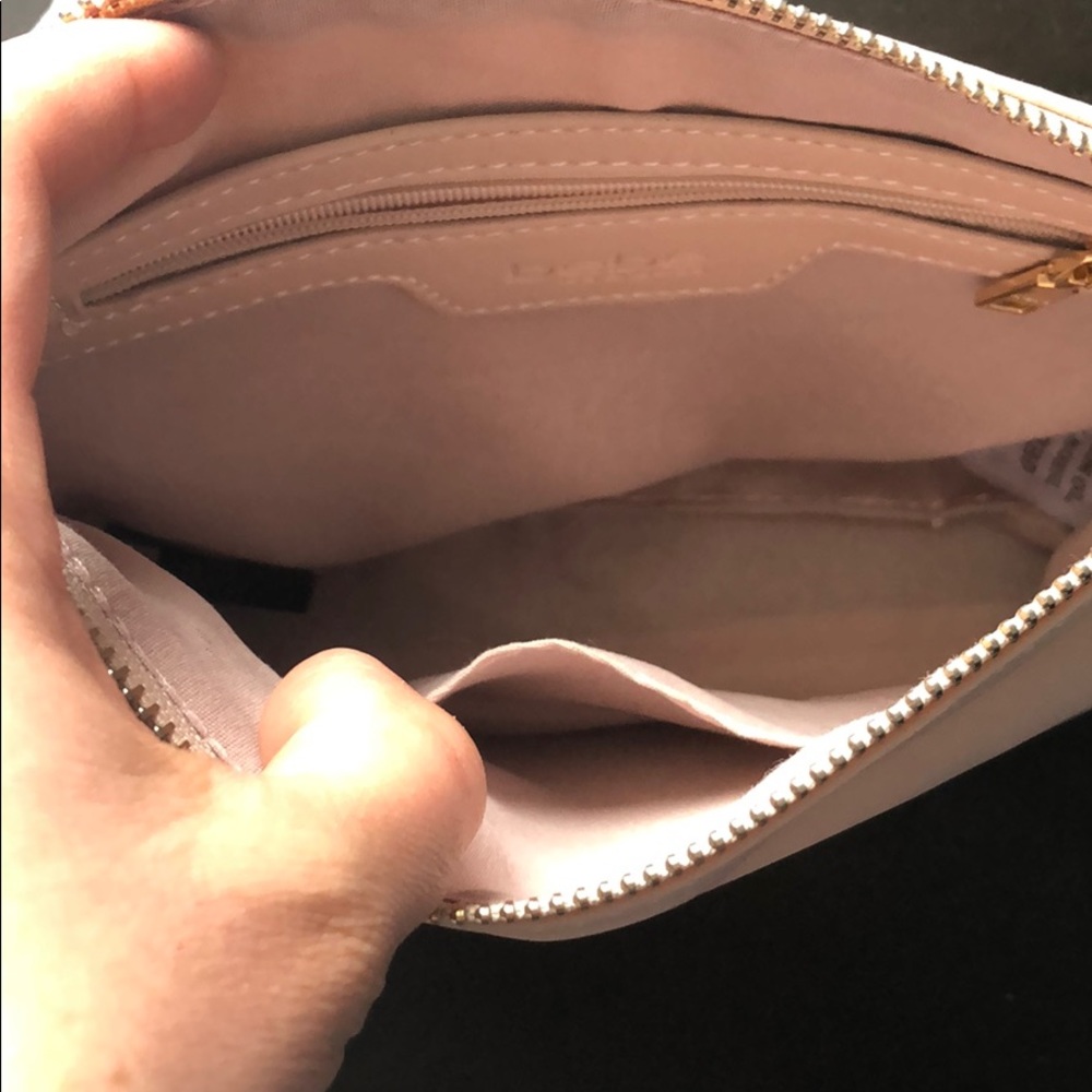New bebe Jetta top zip wristlet blush - Picture 3 of 3